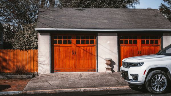Top matériaux pour une porte isolante entre garage et maison